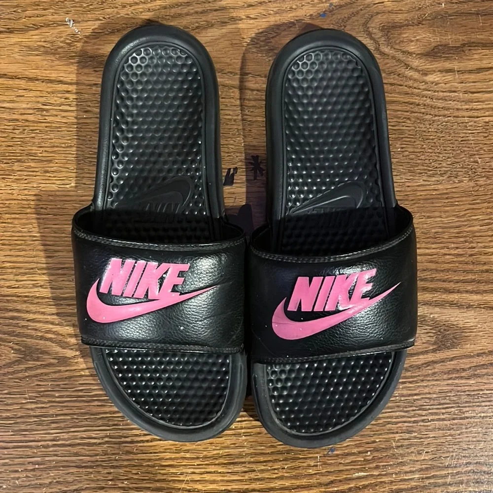 Nike slides - Picture 1 of 1